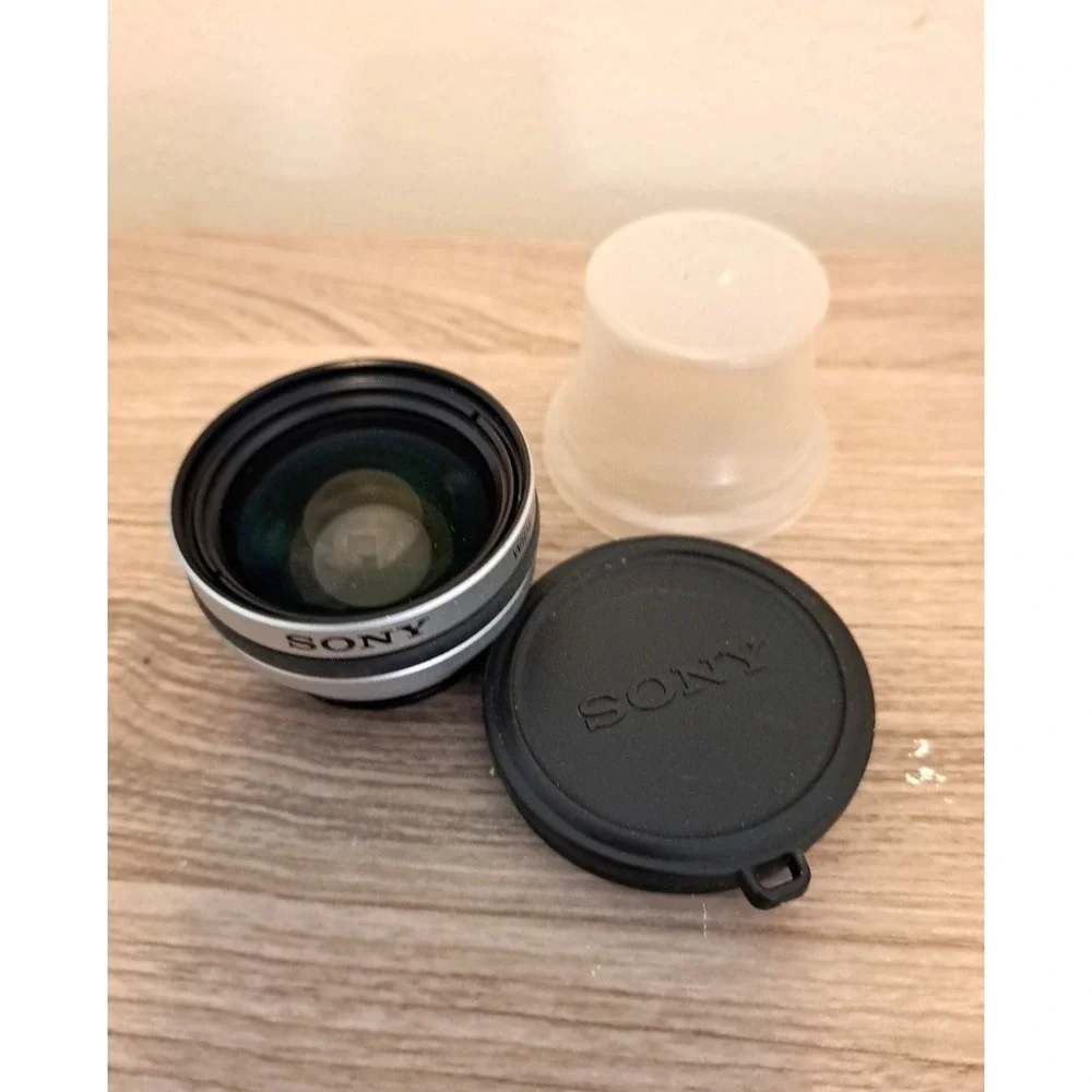 Sony VCL-DH0730 Wide Conversion Lens (x0.7) | For Cyber-shot Digital Cameras